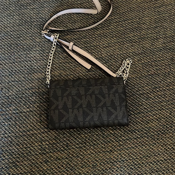 Michael kors purse - Picture 4 of 4